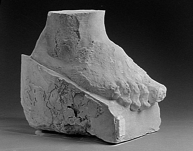 FRAGMENTS DU GROUPE LA GUERRE DE L'ATTIQUE DU PAVILLON DU ROI AU LOUVRE_0