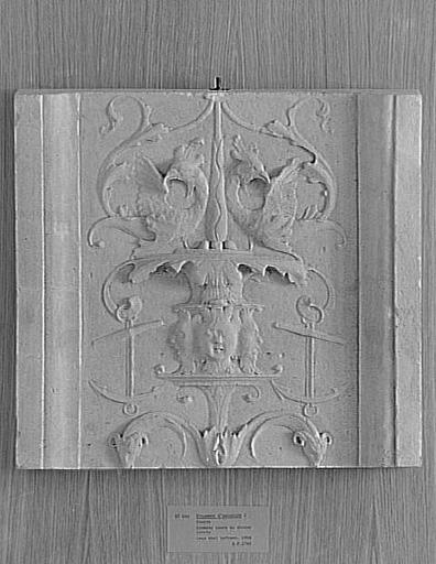 Arcature à décor de candélabre, masques, rapaces, ancres et têtes de béliers_0