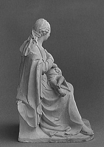Vierge assise allaitant l'Enfant_3