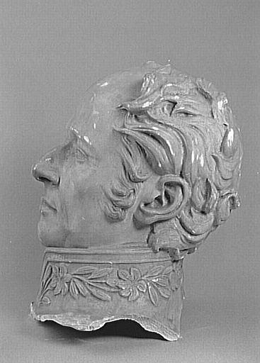 TETE D'HOMME EN COSTUME D'ACADEMICIEN_2