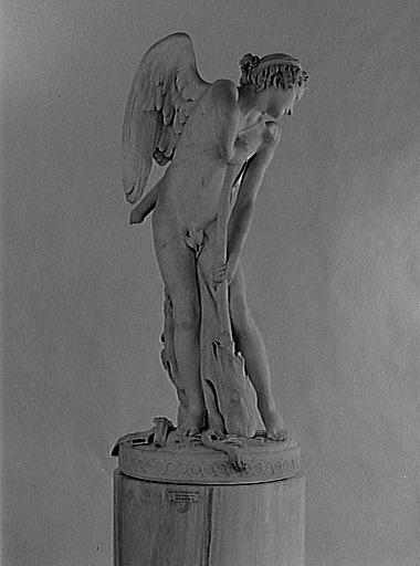 L'amour qui se fait, avec les armes de Mars, un arc de la masse d'Hercule, dit aussi, L'Amour taillant son arc dans la massue d'Hercule_1