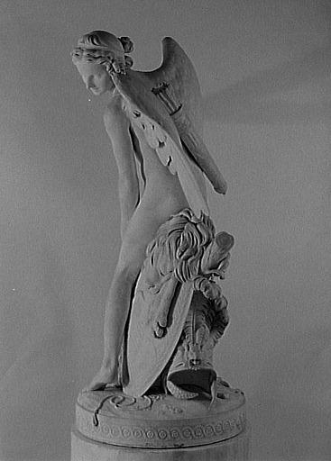 L'amour qui se fait, avec les armes de Mars, un arc de la masse d'Hercule, dit aussi, L'Amour taillant son arc dans la massue d'Hercule_3