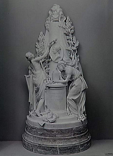 Monument à la mémoire de Mme Favart, née Marie Justine Benoîte Duroncay (1727-1772), comédienne, femme de Charles Simon Favart (1750-1792), auteur dramatique_0