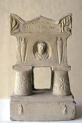 Sarcophage décoré de médaillons, de lacrymatoires et de chrismes (projet de tombeau)_1