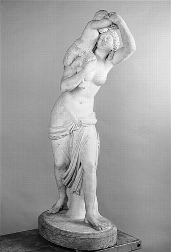 BACCHANTE PORTANT UN SATYRE ENFANT SUR L'EPAULE DROITE_0