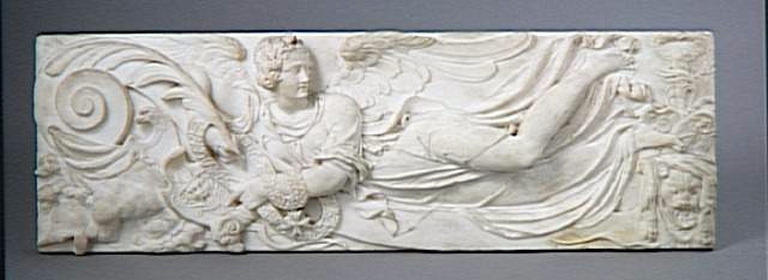 Victoire, les pieds tournés vers la droite, tenant le collier de l'ordre du Saint-Esprit_0