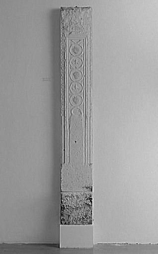 Pilastre d'applique : Branches de vigne entrecroisées_0