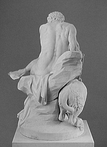 Pluton, dieu des Enfers, tenant Cerbère enchaîné_4
