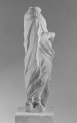 Statuette acéphale d'un roi de France vêtu d'un manteau fleurdelysé et portant le collier de l'ordre de saint Michel_2