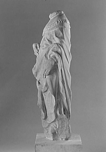 Statuette acéphale d'un roi de France vêtu d'un manteau fleurdelysé et portant le collier de l'ordre de saint Michel_3