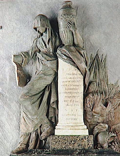 La Douleur tenant un médaillon à l'effigie de Charles Guy de Valory (mort en 1734), lieutenant général des armées du roi_1