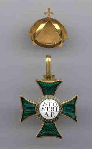 Grand Croix  de St Etienne de Hongrie, avec couronne or et émaux_3