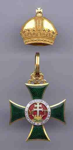 Grand Croix, de St Etienne de Hongrie avec sa couronne_0