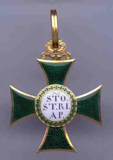 Grand Croix, de St Etienne de Hongrie avec sa couronne_4