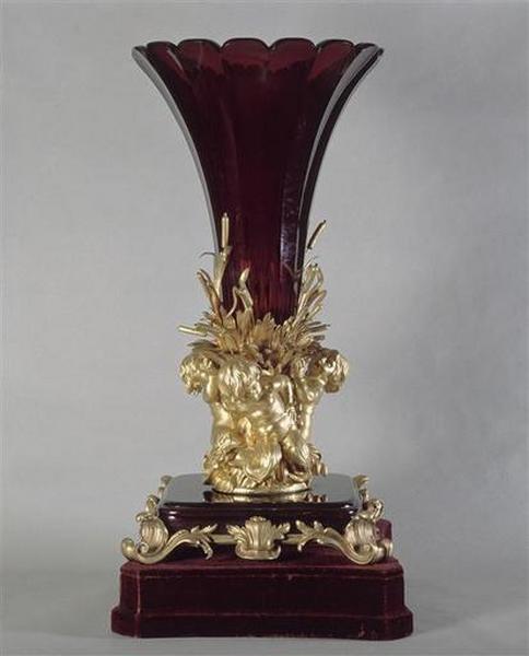 Grand vase d'ornement_0