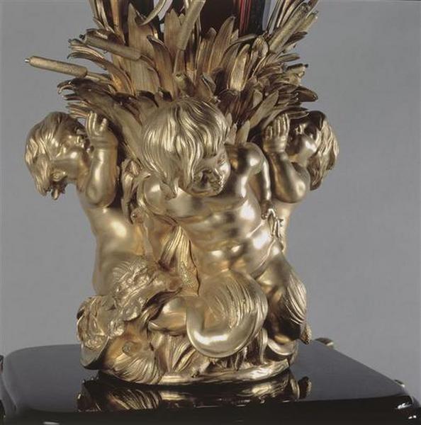 Grand vase d'ornement_1