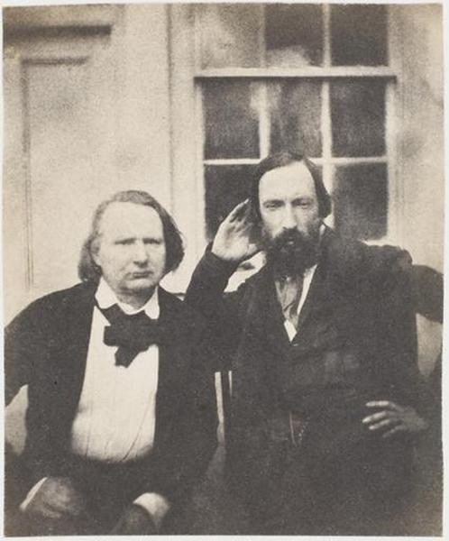 Victor Hugo et Auguste Vacquerie devant une fenêtre_0