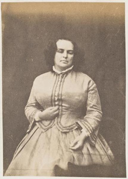 Madame Victor Hugo en robe et gilet, de face_0