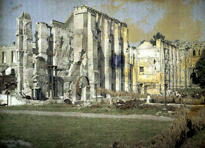 Ourscamp, ruines de l'usine ; [Vue sur labbaye]