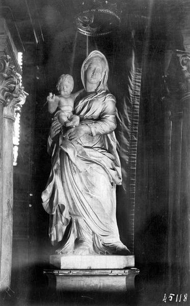 statue : Vierge à l'Enfant, vue générale