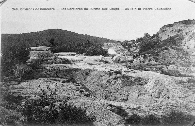 'Environs de Sancerre - Carrières de l'Orme-aux-Loups - Au loin la Pierre Coupilière'.