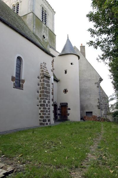 Façade nord, tourelle d'escalier et base du clocher.