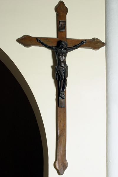 Statue : Christ en croix