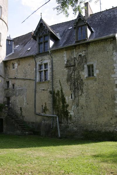 Façade nord-est, partie droite.