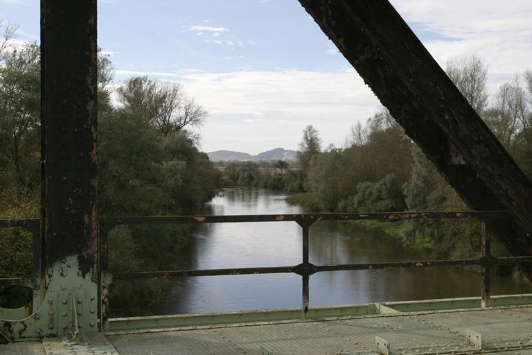 'Le Ru' : vue prise du pont de chemin de fer.