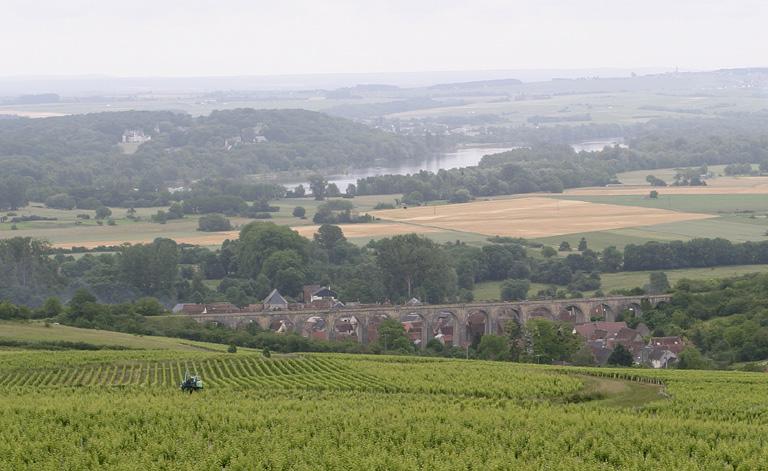 Vue prise de l'Orme aux Loups.