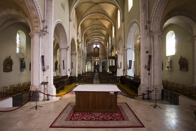 Vue de la nef prise du choeur.