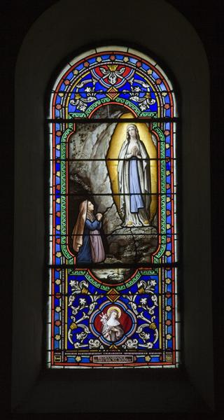 Verrière (baie 11) : Apparition de la Vierge à sainte Bernadette : vue d'ensemble.