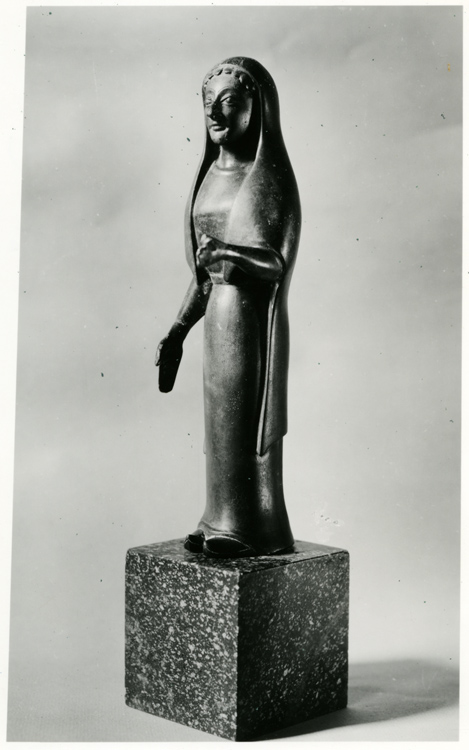 Cratère de Vix : statuette de femme ornant le couvercle
