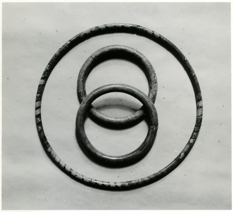 Colliers et bracelets, bronze