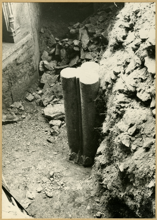 Fouilles de l'église : colonne tréflée côté sud