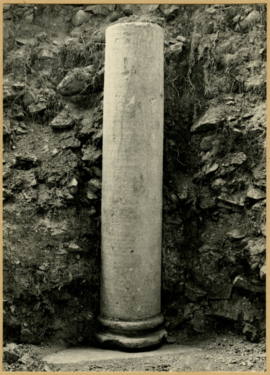 Fouilles de l'église : hexagone, colonne nord-ouest