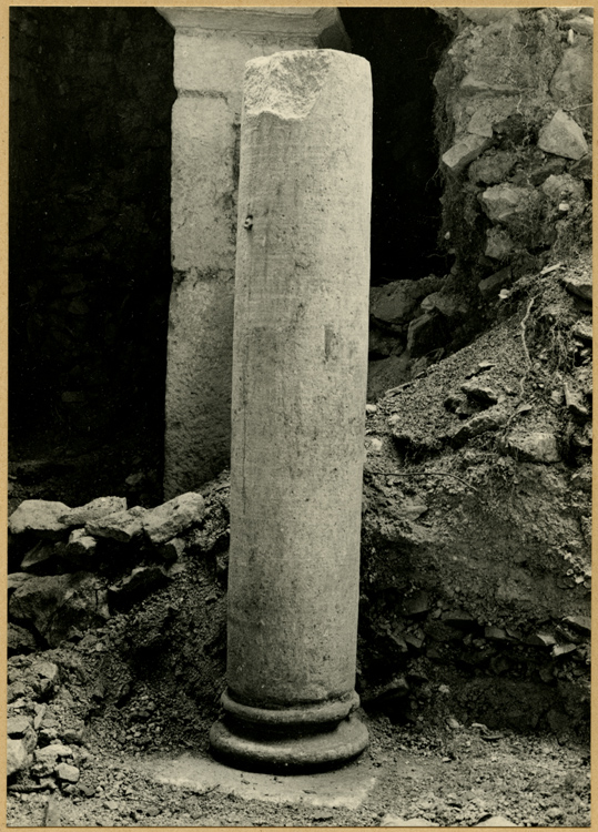 Fouilles de l'église : hexagone, colonne sud-ouest