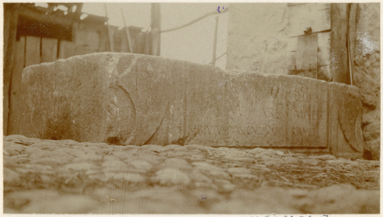 Sarcophage servant d’auge - © Ministère de la Culture (France), Médiathèque du patrimoine et de la photographie, diffusion GrandPalaisRmn Photo