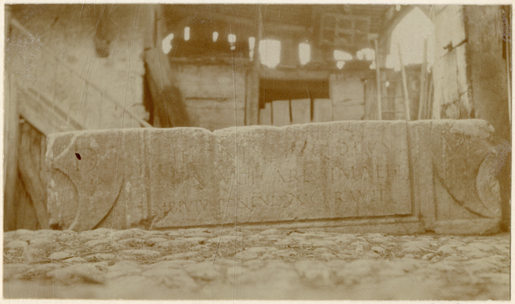 Sarcophage servant d’auge - © Ministère de la Culture (France), Médiathèque du patrimoine et de la photographie, diffusion GrandPalaisRmn Photo