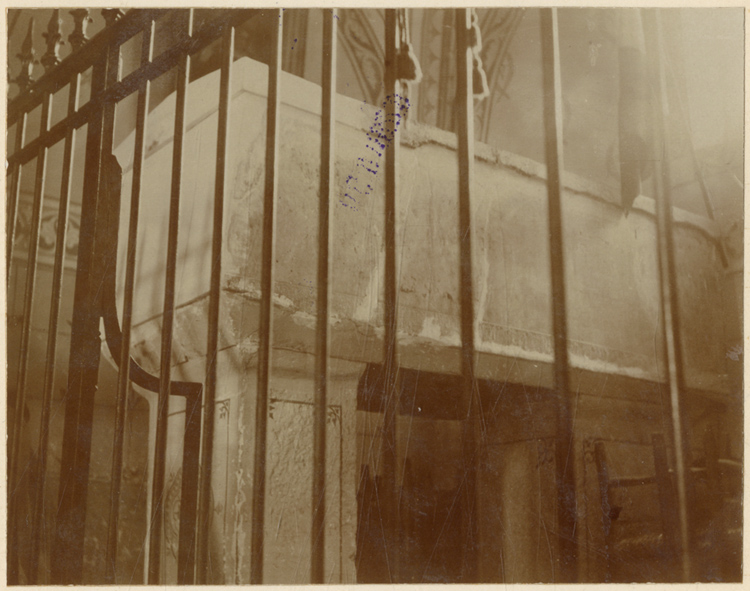 Sarcophage mérovingien dit « de Saint-Vulbas » - © Ministère de la Culture (France), Médiathèque du patrimoine et de la photographie, diffusion GrandPalaisRmn Photo
