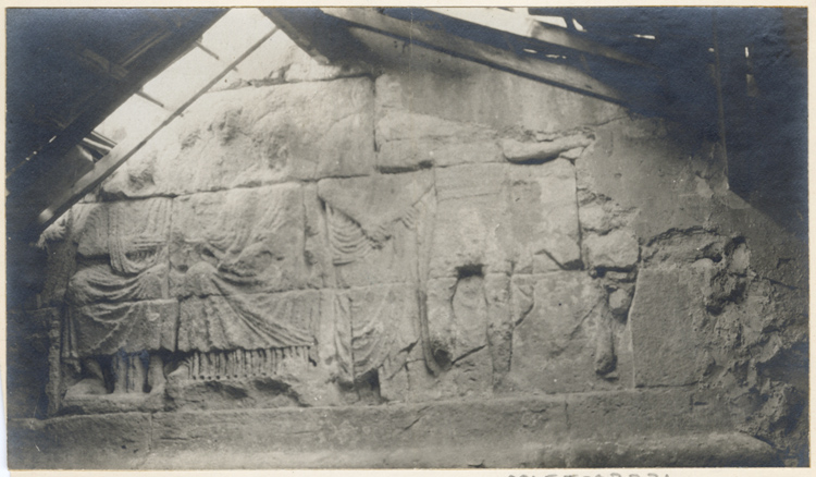 Bas-relief représentant une frise de personnages - © Ministère de la Culture (France), Médiathèque du patrimoine et de la photographie, diffusion GrandPalaisRmn Photo