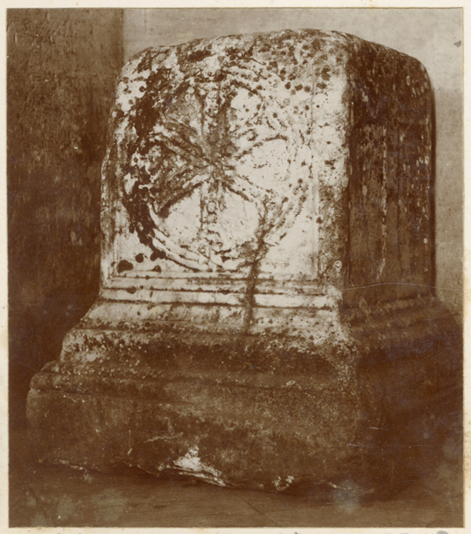 Autel en marbre - © Ministère de la Culture (France), Médiathèque du patrimoine et de la photographie, diffusion GrandPalaisRmn Photo