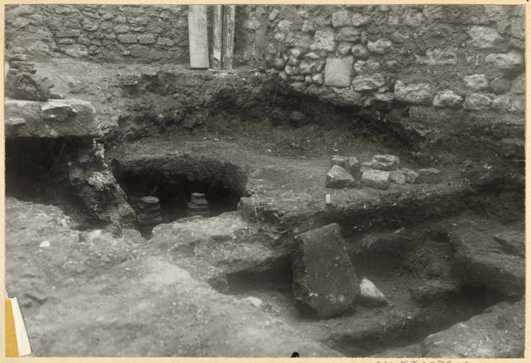 Ruines d’un hypocauste dans la cour