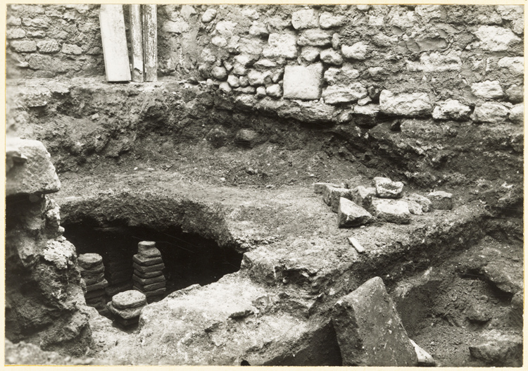 Ruines d’un hypocauste dans la cour