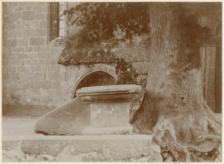 Fontaine antique (?)