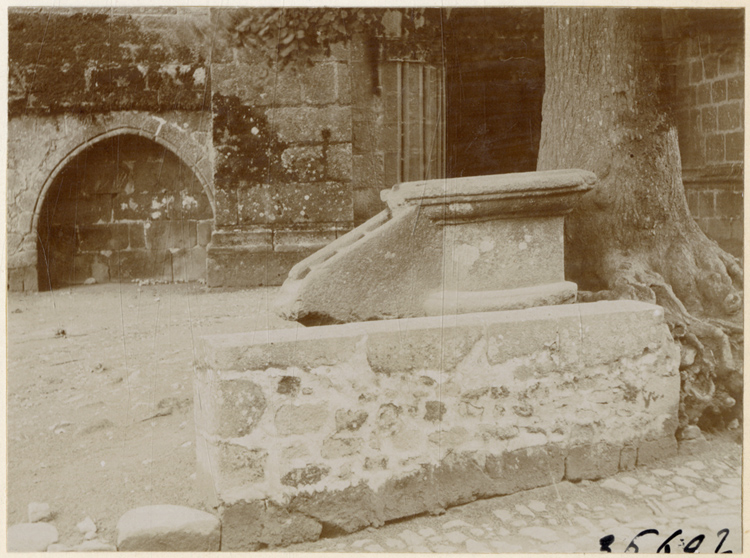 Fontaine antique (?)