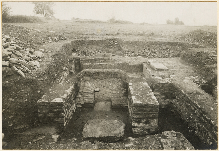 Hypocauste dans 11e et 12e tranchées du foyer, vue prise du nord