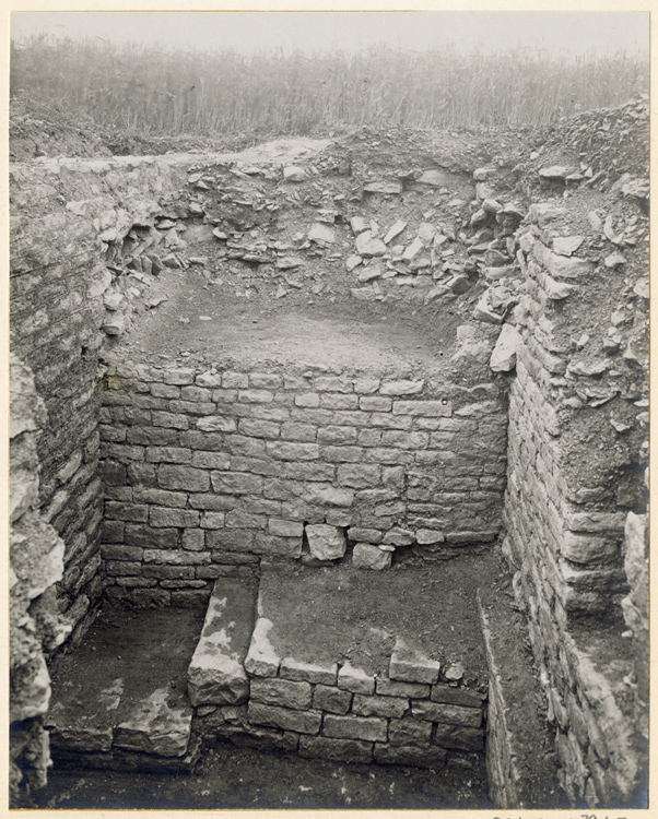 Cave à deux étages : partie nord, restes d’un escalier