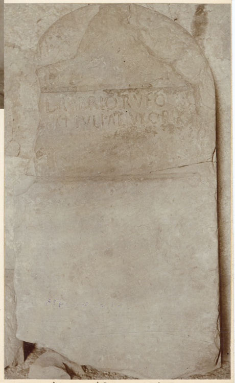 Stèle de L. Rubrius et sa femme Julia - © Ministère de la Culture (France), Médiathèque du patrimoine et de la photographie, diffusion GrandPalaisRmn Photo