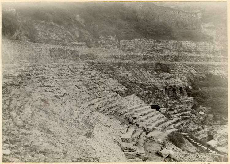 Vue d’ensemble des gradins du théâtre